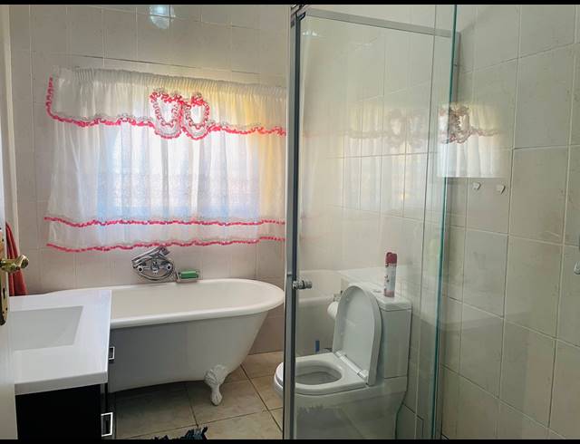 4 BEDROOM HOUSE FOR SALE IN SELECTION PARK